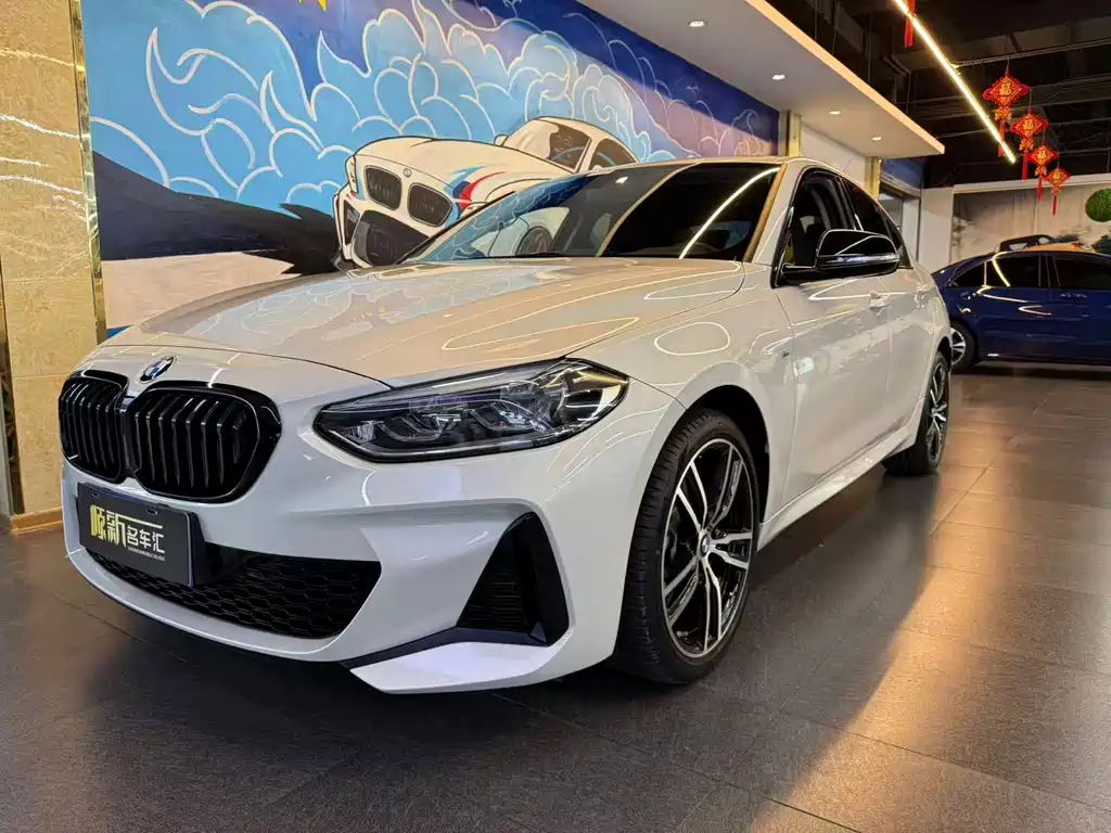 BMW 1 Series 2023 — фото 1