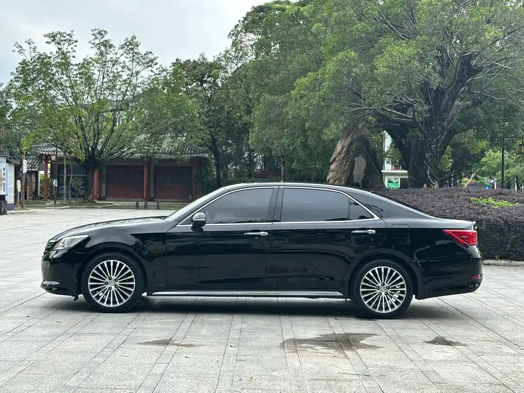 Toyota Crown 2019 — фото 18