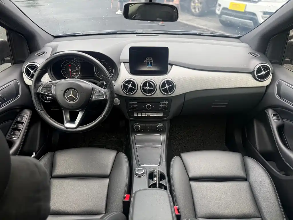 Mercedes-Benz B-Class 2017 — фото 11