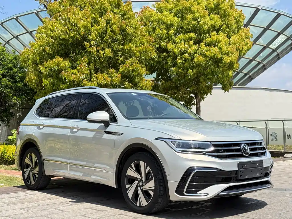 Volkswagen Tiguan L 2023 — фото 3