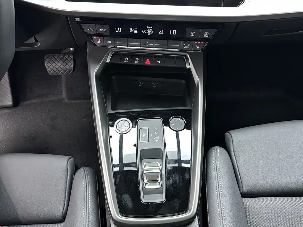 Audi A3 2023 — фото 14