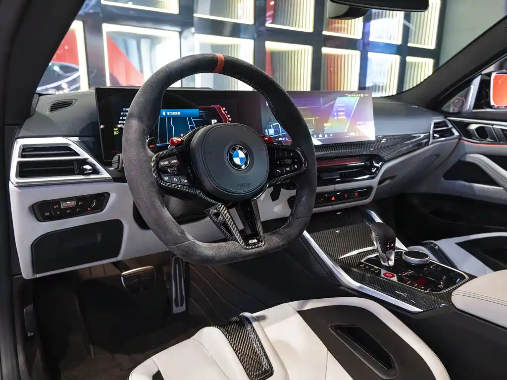 BMW M4 2025 — фото 17