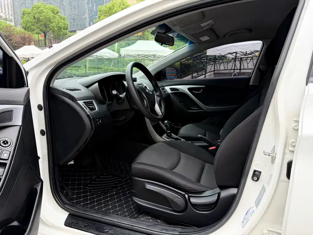 Hyundai Elantra Langdong 2015 — фото 8