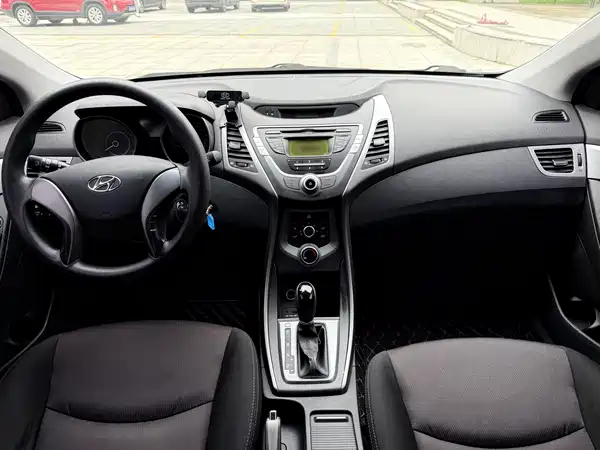 Hyundai Elantra Langdong 2015