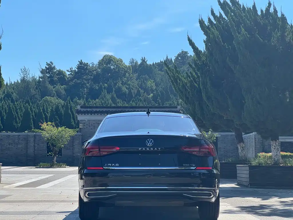 Volkswagen Passat 2021 — фото 16
