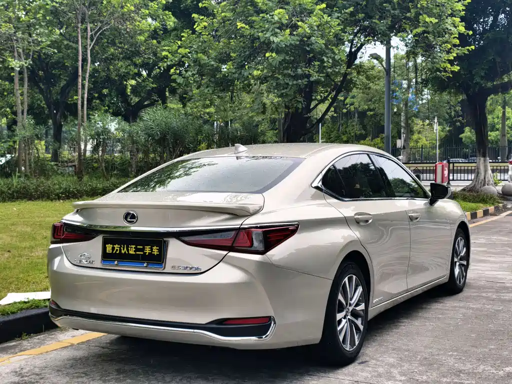 Lexus ES 2019