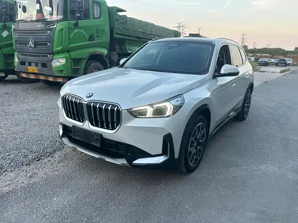 BMW iX1 2024