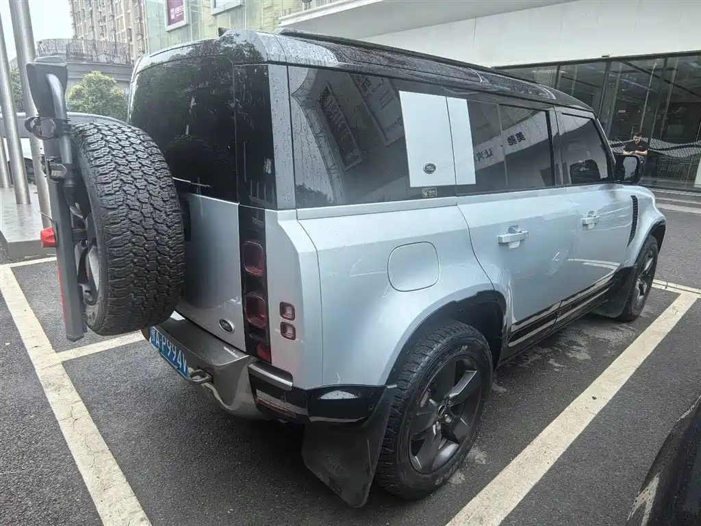 Land Rover Defender 2021 — фото 9