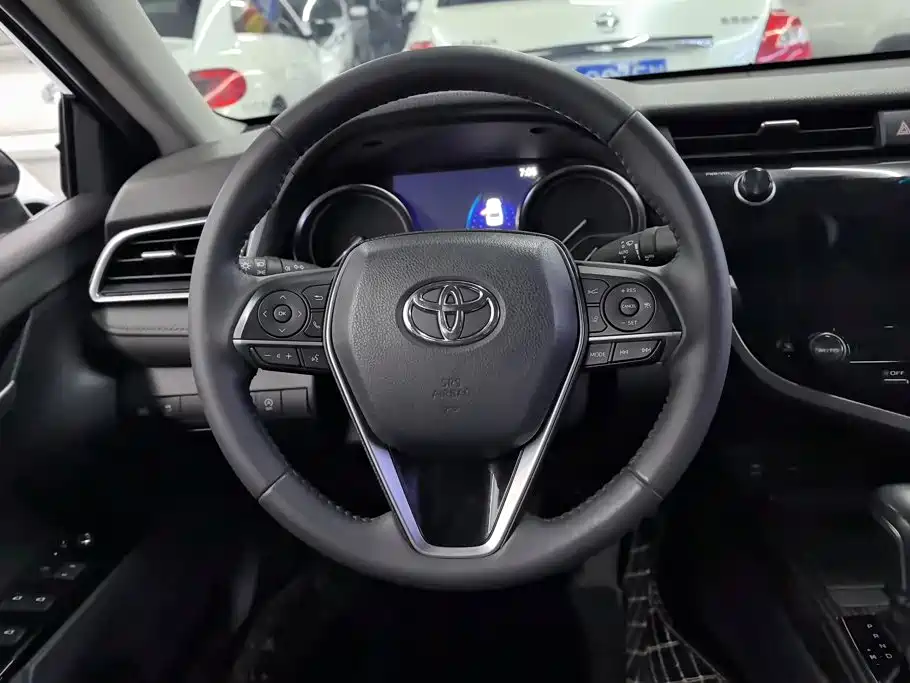 Toyota Camry 2021 — фото 15