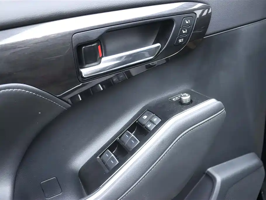 Toyota Crown Kluger 2022 — фото 13