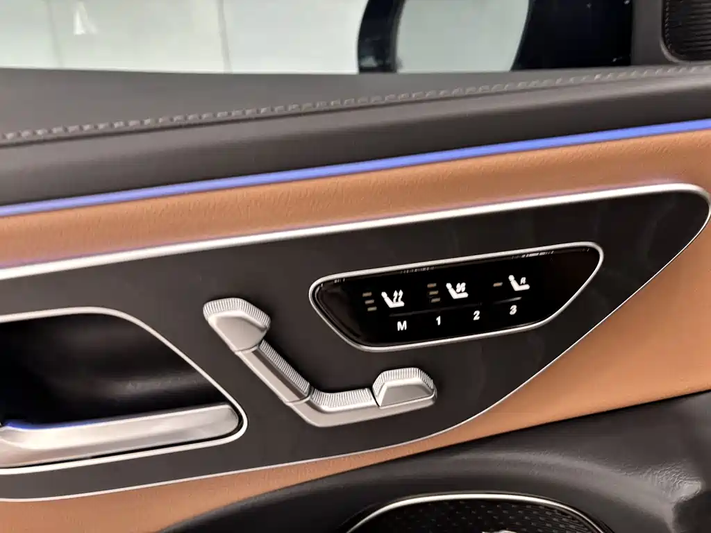 Mercedes-Benz E-Class 2025 — фото 11