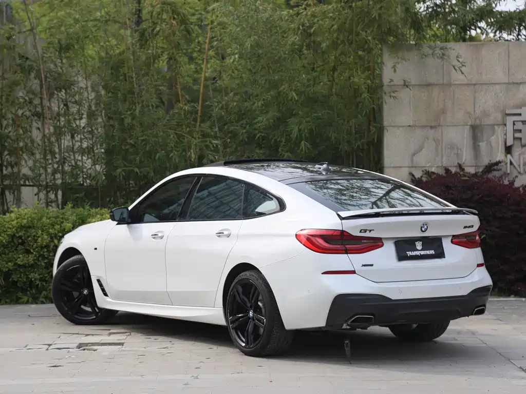 BMW 6 Series GT 2018 — фото 16