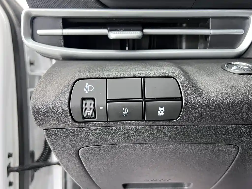 Hyundai Elantra 2023 — фото 9