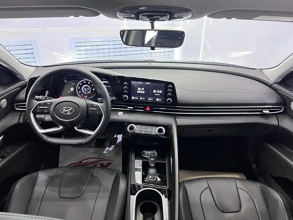 Hyundai Elantra 2023 — фото 15