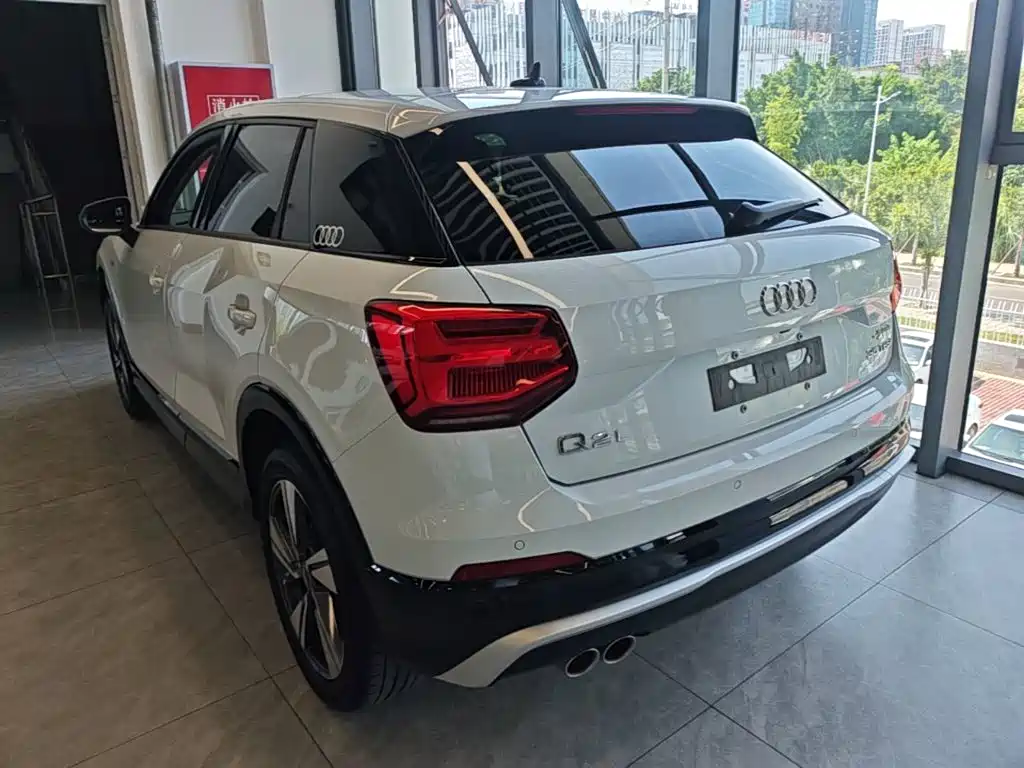 Audi Q2L 2020