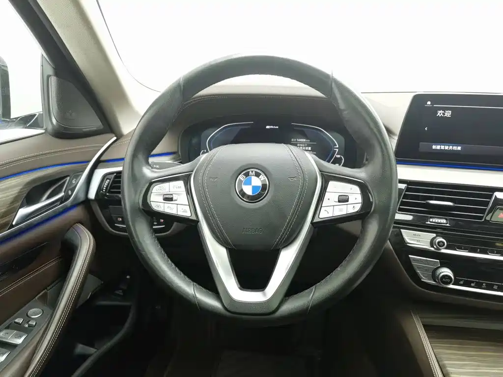 BMW 5 Series New Energy 2020 — фото 11