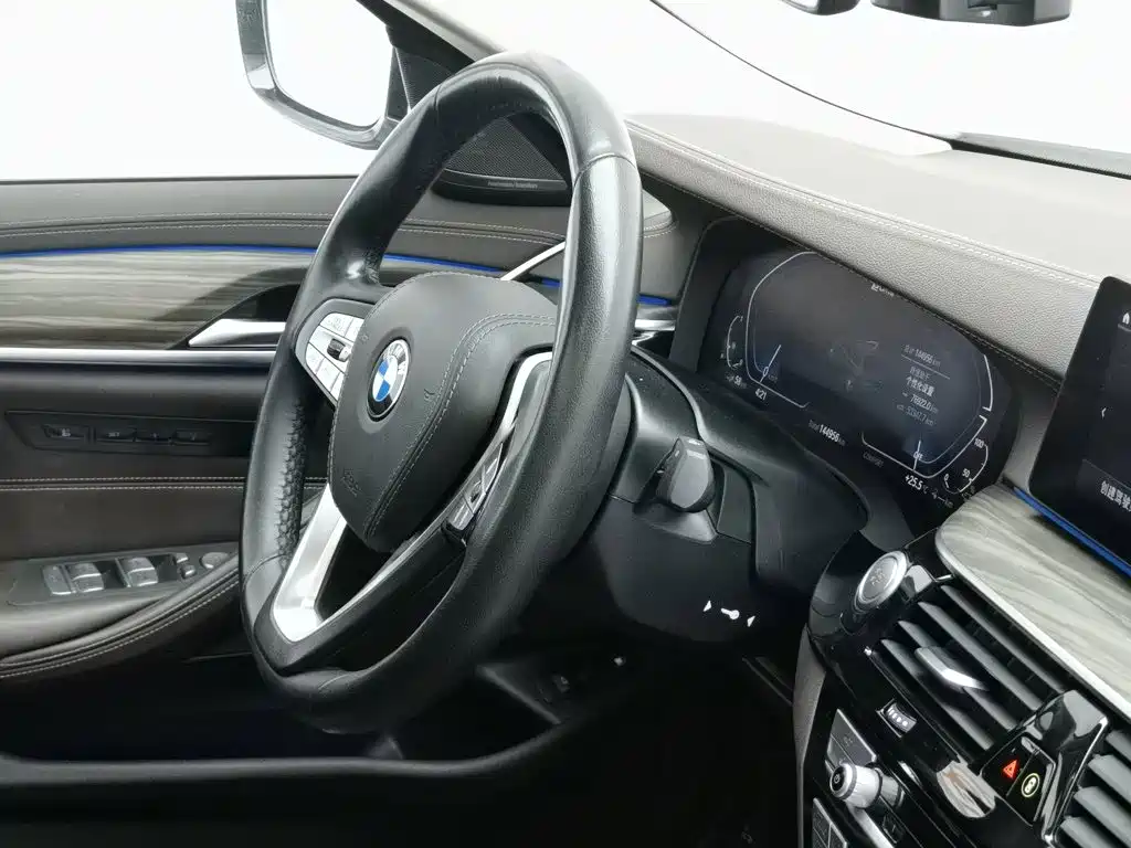 BMW 5 Series New Energy 2020 — фото 22