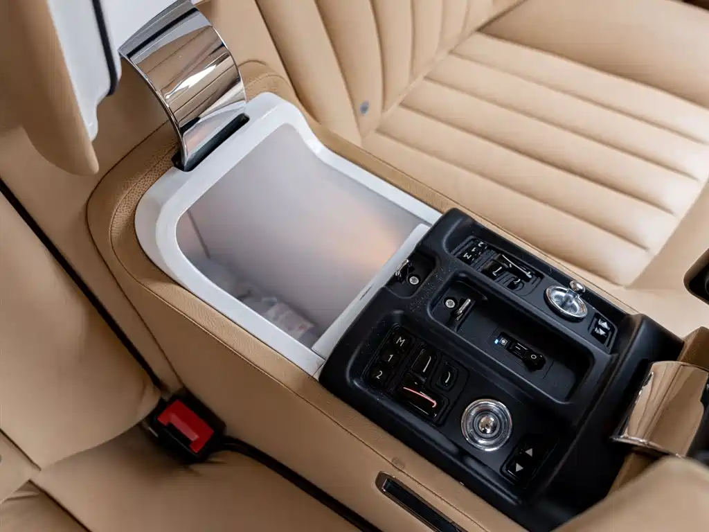 Rolls-Royce Phantom 2012 — фото 25