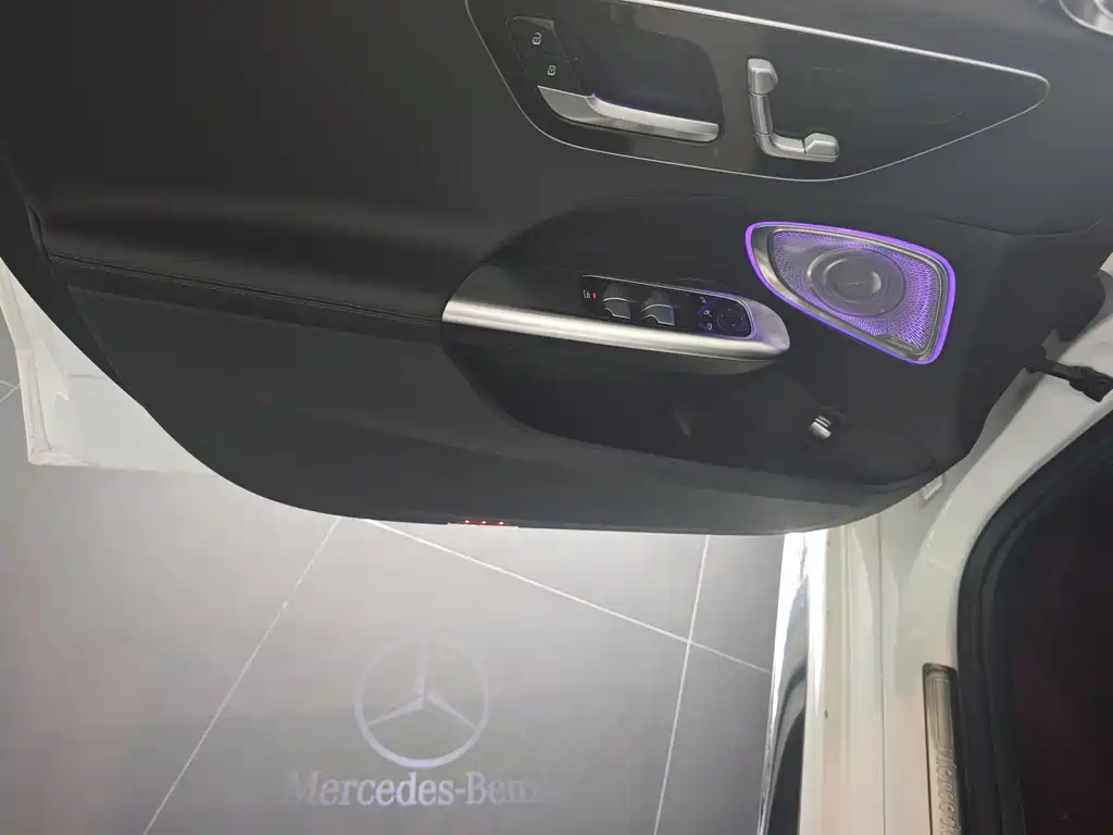Mercedes-Benz C-Class 2023 — фото 10