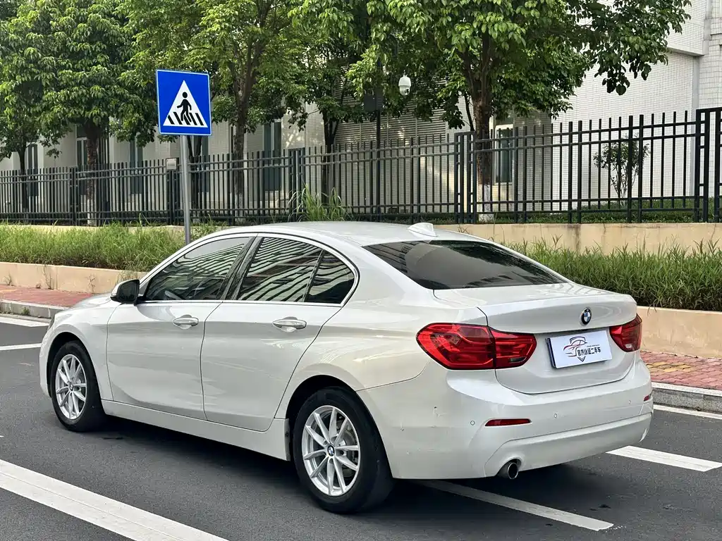 BMW 1 Series 2018 — фото 9