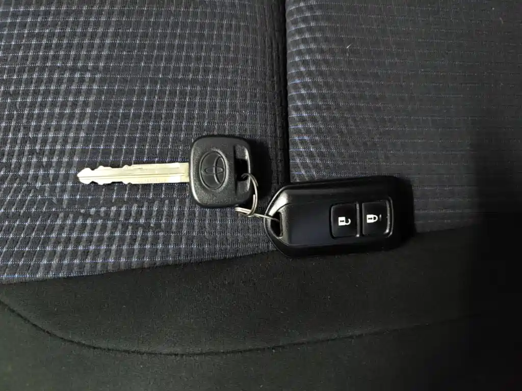 Toyota Yaris L 2017 — фото 9