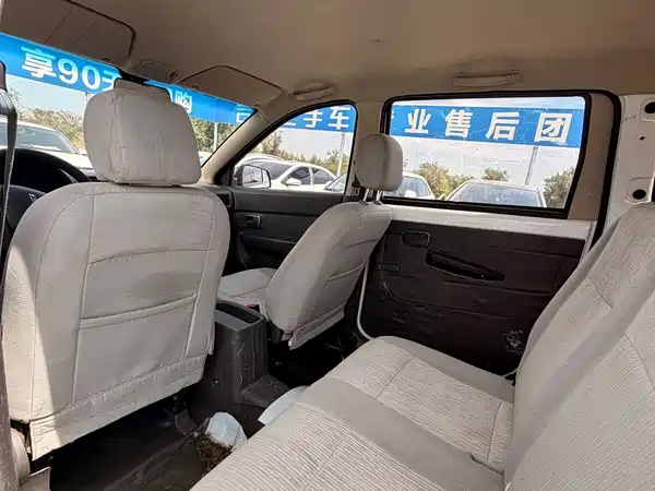 Wuling Hongguang 2015