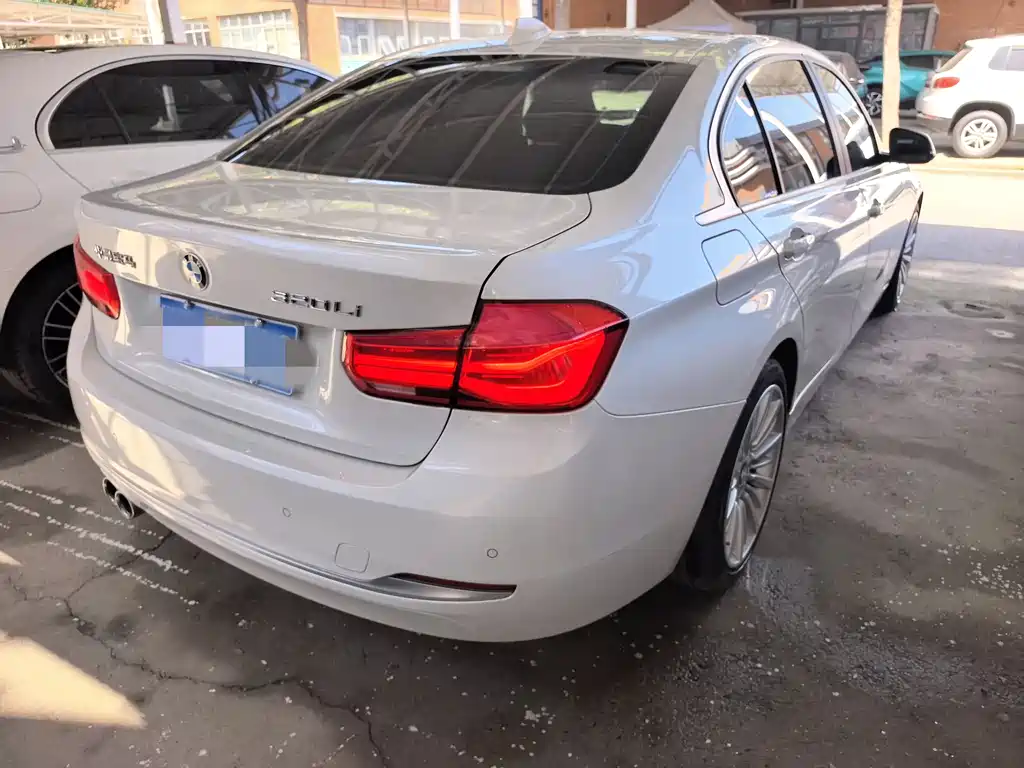 BMW 3 Series 2018 — фото 13