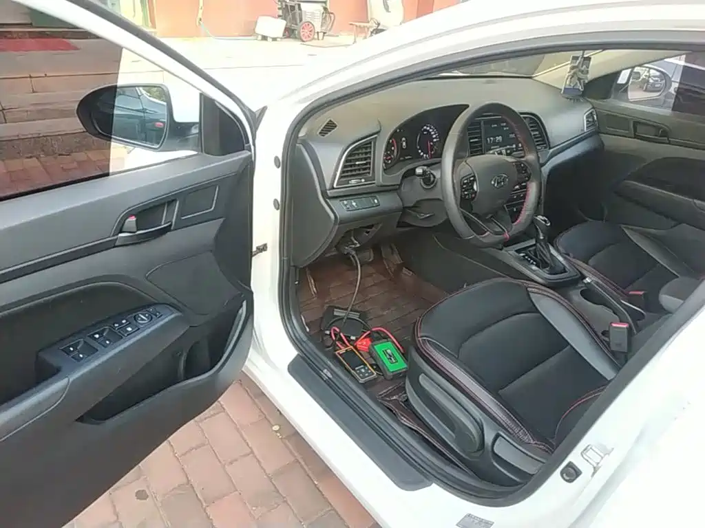 Hyundai Elantra 2018 — фото 16