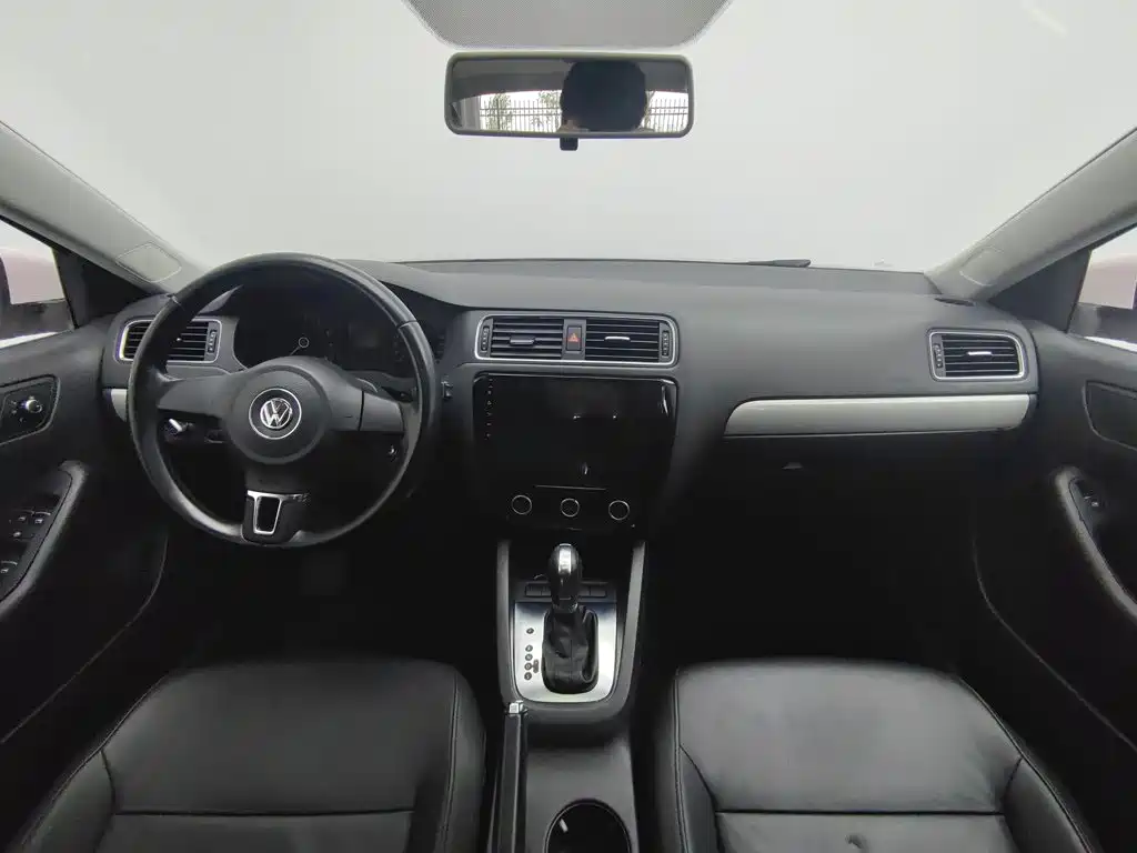 Volkswagen Sagitar 2015