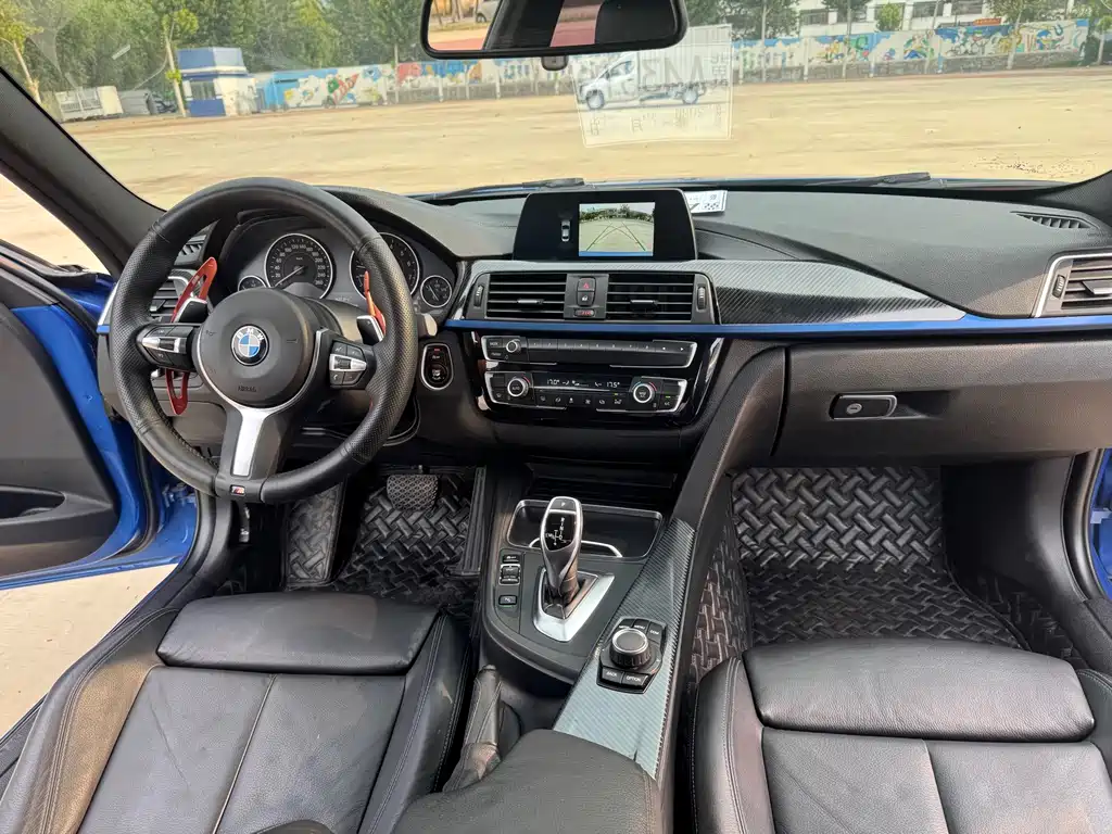 BMW 3 Series 2018 — фото 10