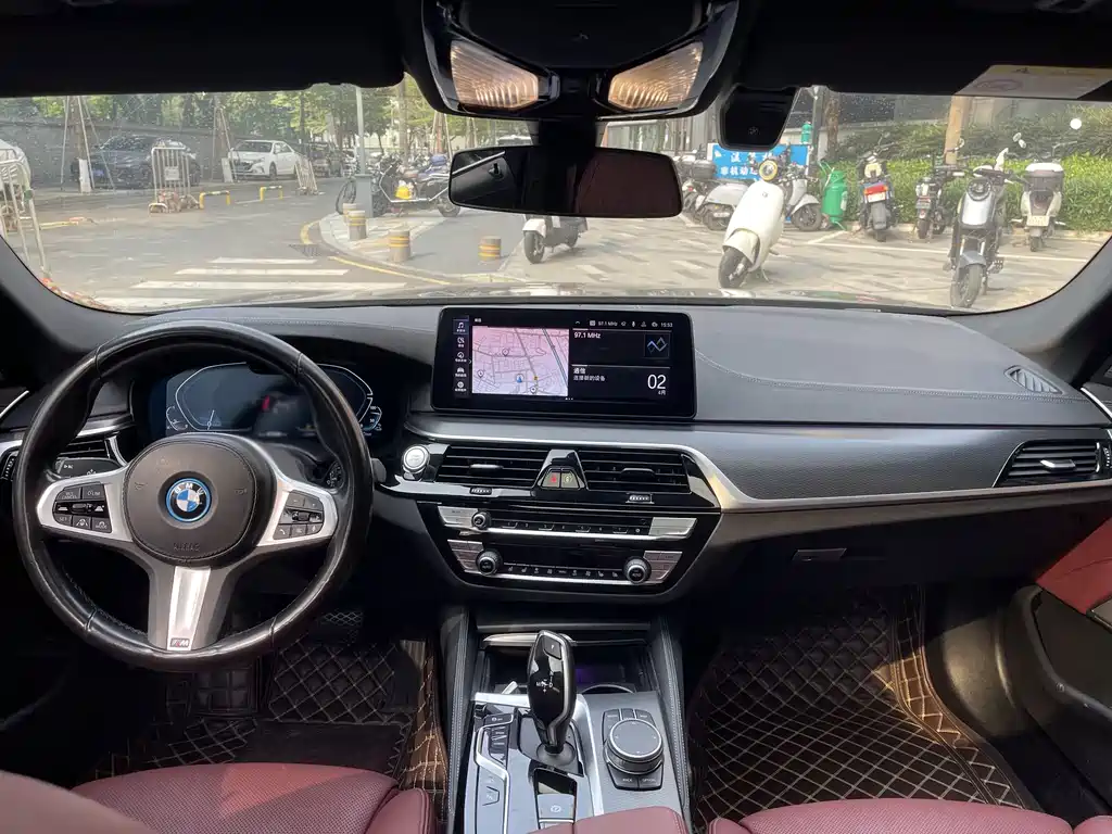 BMW 5 Series New Energy 2021 — фото 11