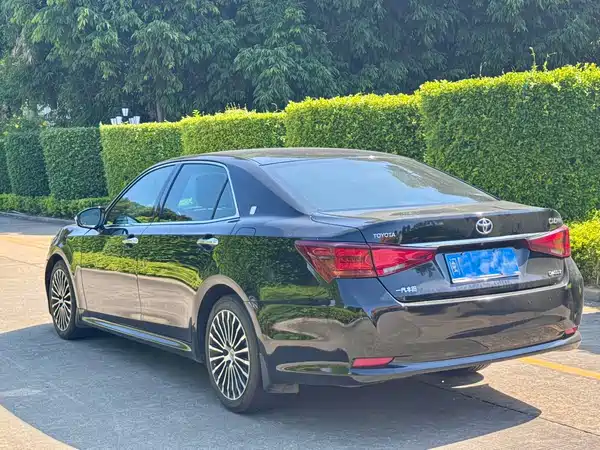 Toyota Crown 2015