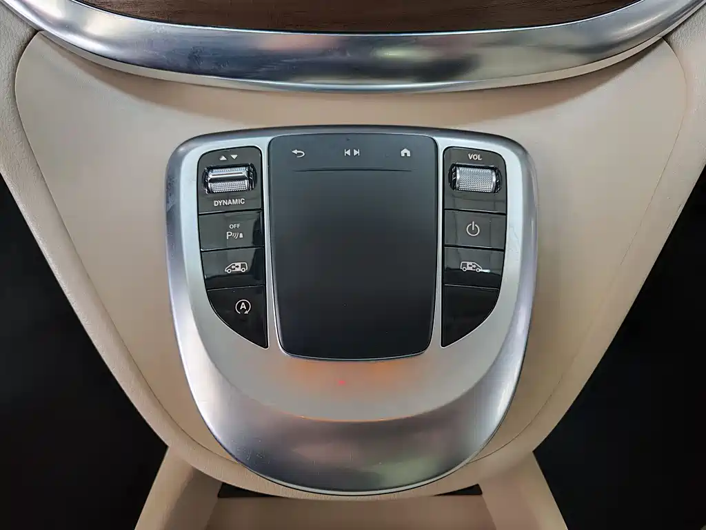 Mercedes-Benz V-Class 2021 — фото 12