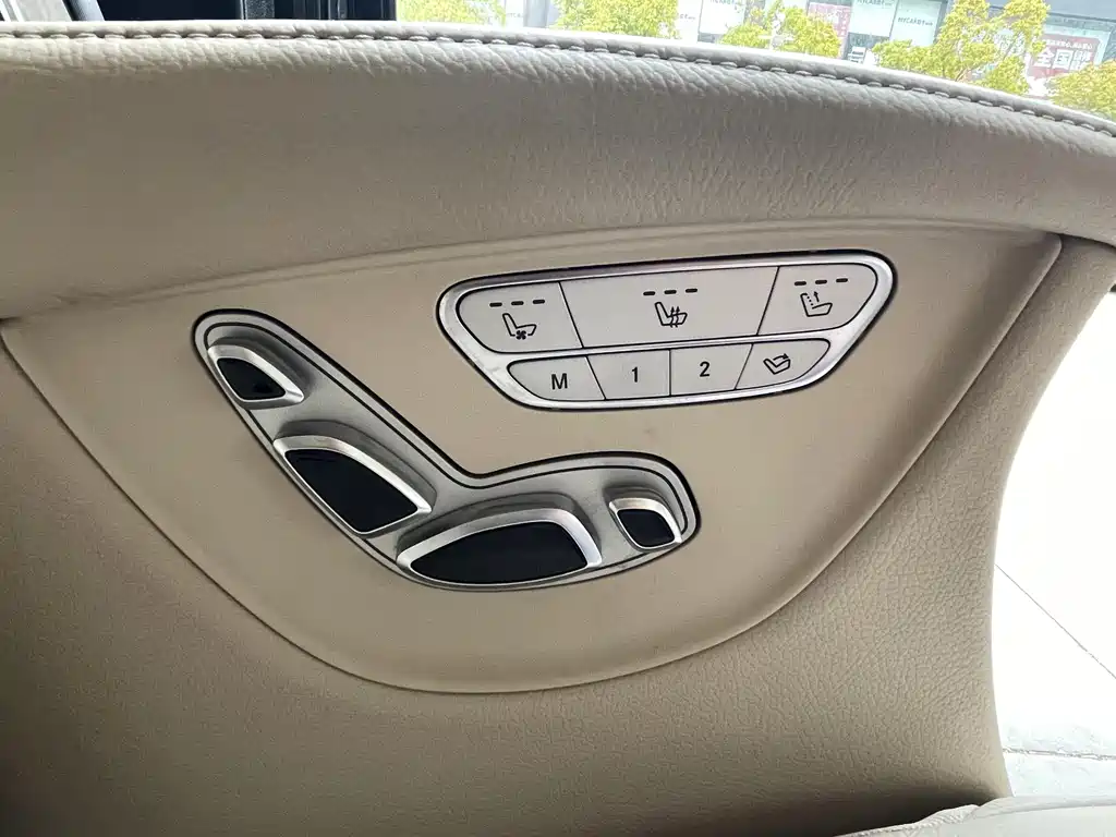 Mercedes-Benz V-Class 2020 — фото 15