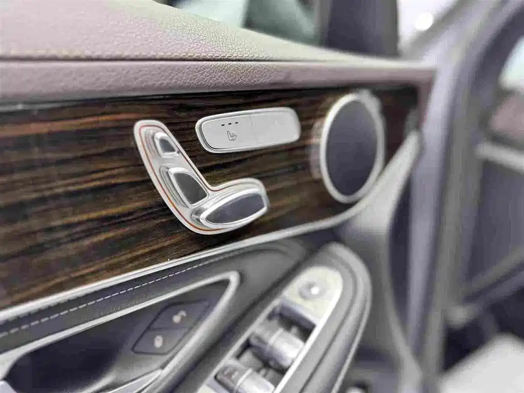 Mercedes-Benz GLC 2018 — фото 16