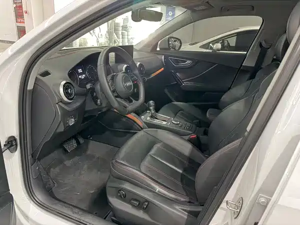 Audi Q2L 2023