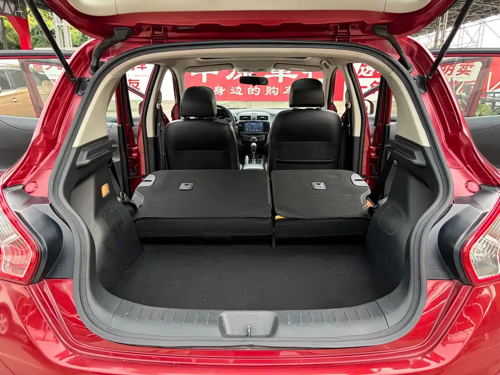 Nissan Tiida 2016 — фото 14