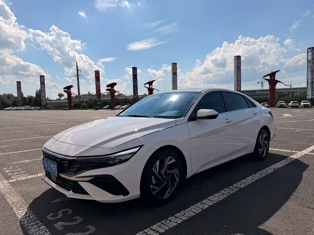Hyundai Elantra 2023