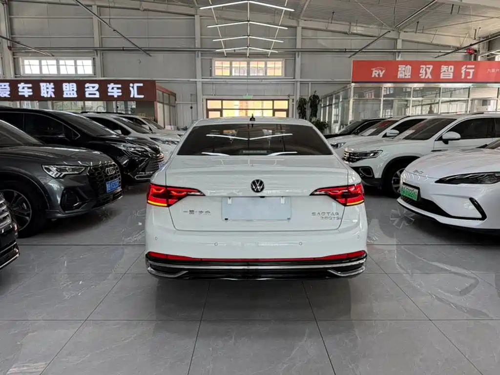 Volkswagen Sagitar 2022