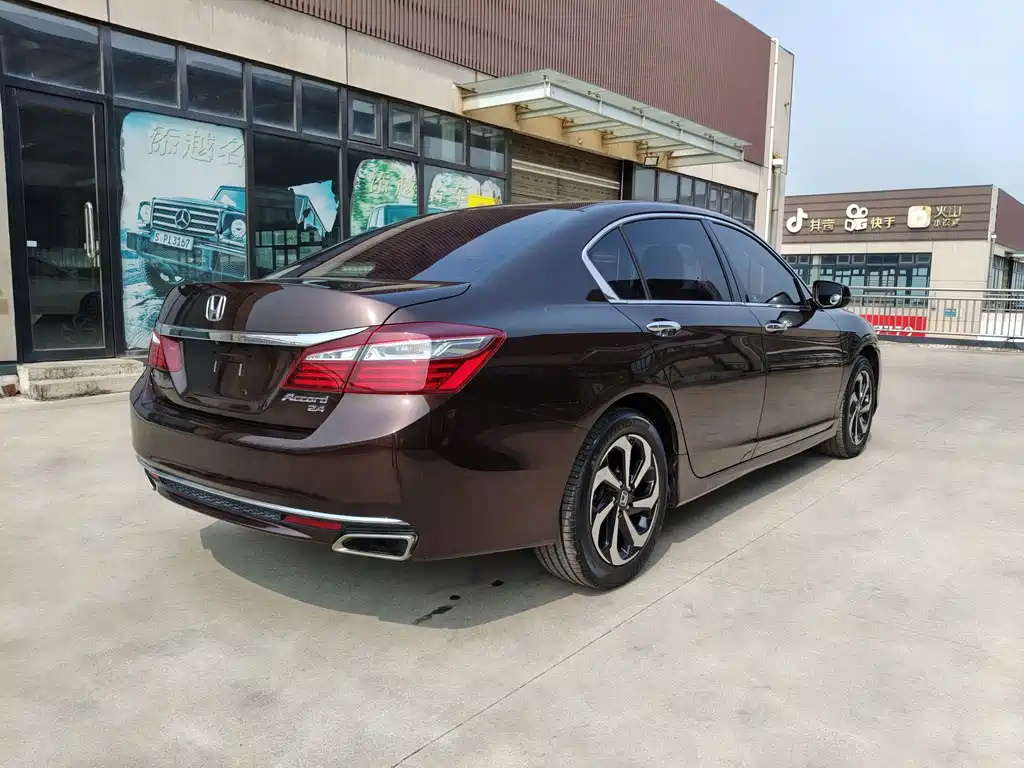 Honda Accord 2016 — фото 8