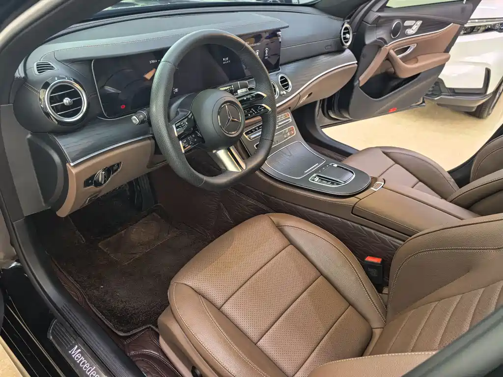 Mercedes-Benz E-Class 2023 — фото 6