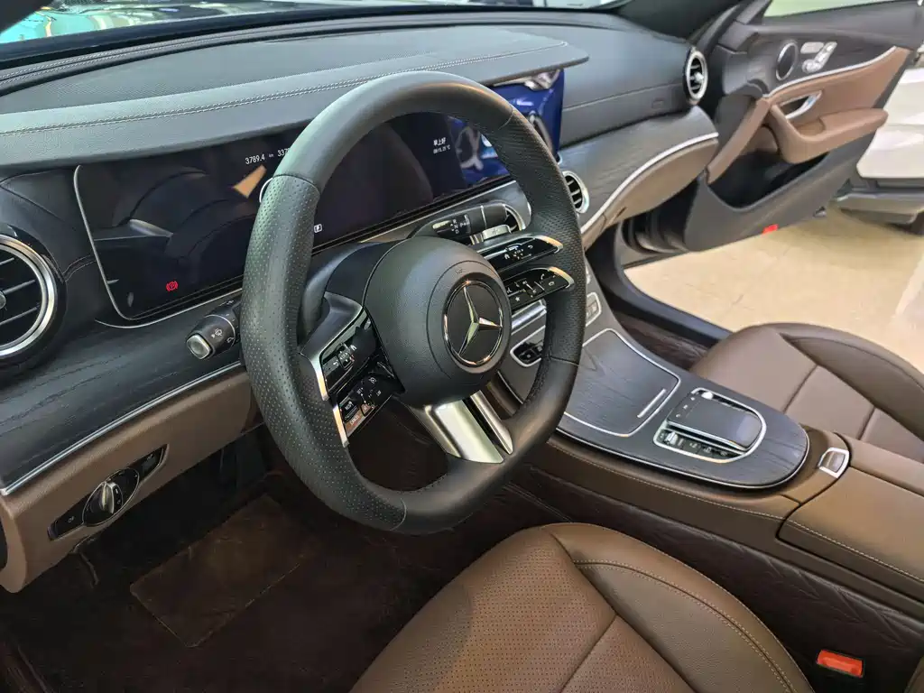 Mercedes-Benz E-Class 2023 — фото 9