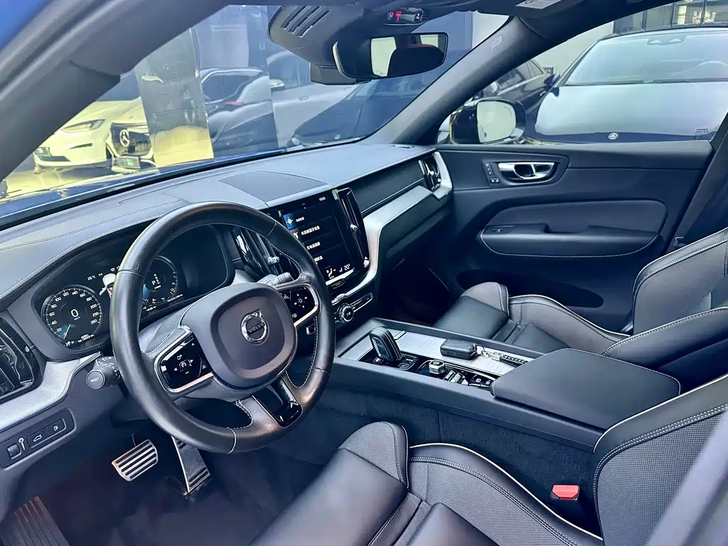 Volvo XC60 PHEV 2020 — фото 8