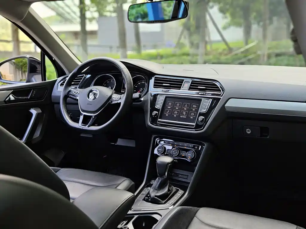 Volkswagen Tiguan L 2018 — фото 11