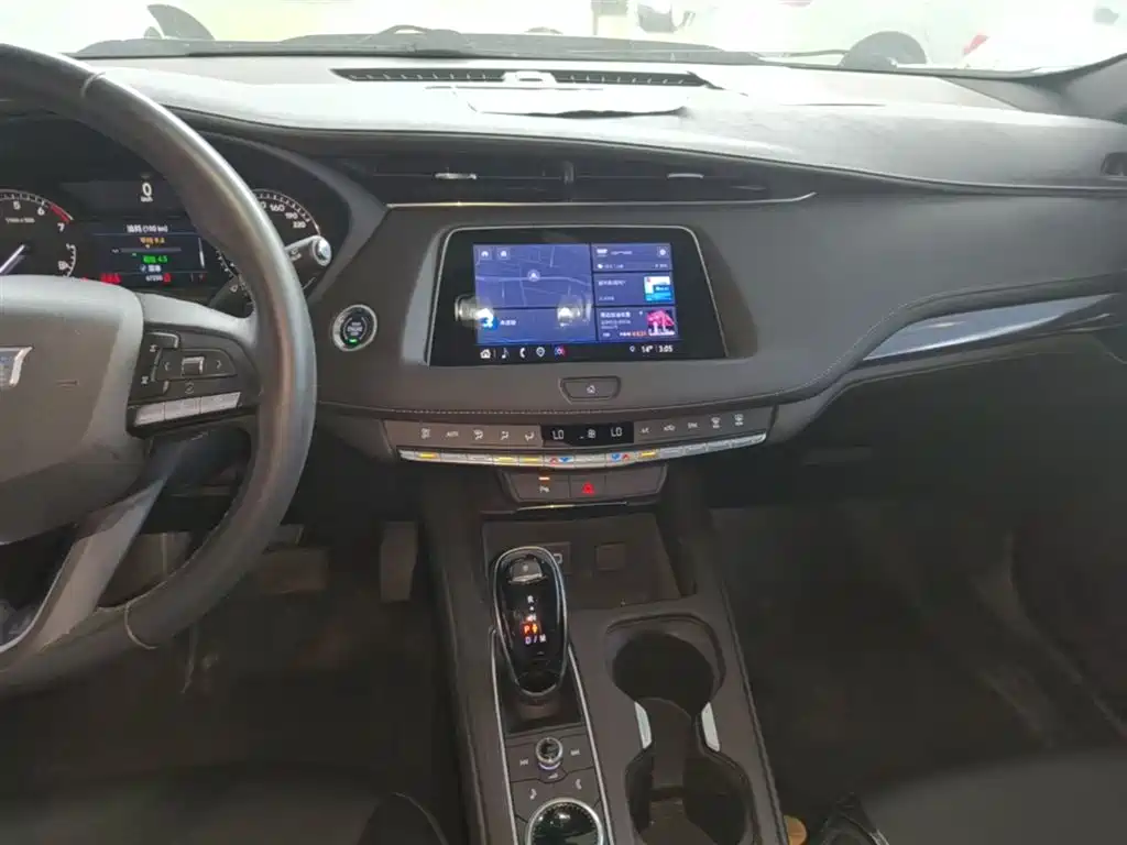 Cadillac XT4 2023 — фото 13