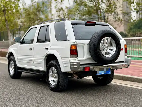 Isuzu Competitor 2012