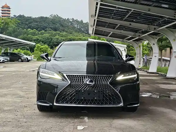 Lexus LS 2021