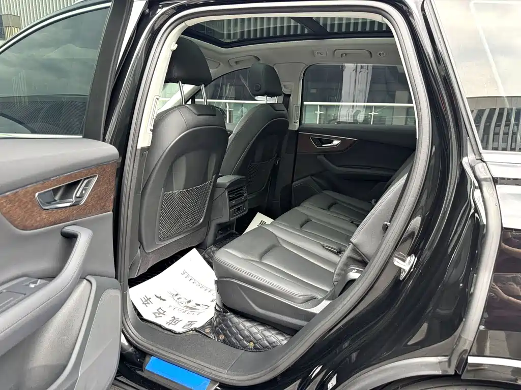 Audi Q7 2024 — фото 4