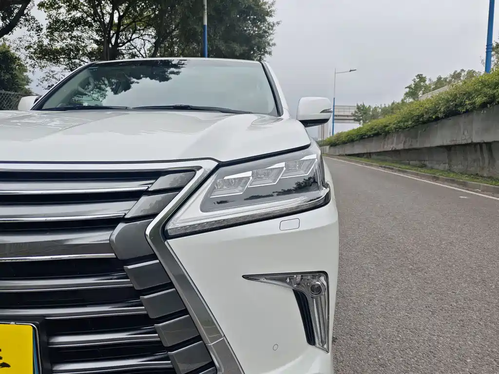 Lexus LX 2016 — фото 26