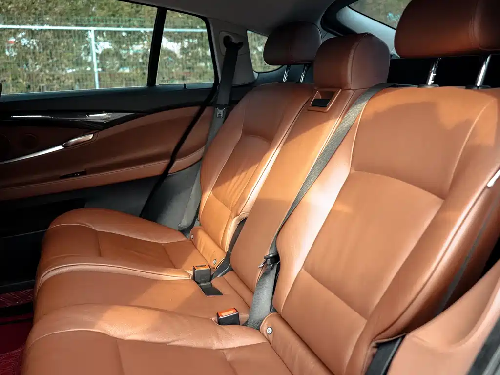 BMW 5 Series GT 2012 — фото 12